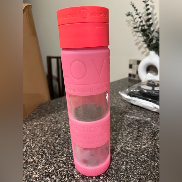 Lululemon Pure Focus Glass Water Bottle Neon Pink - Picture 2 of 4
